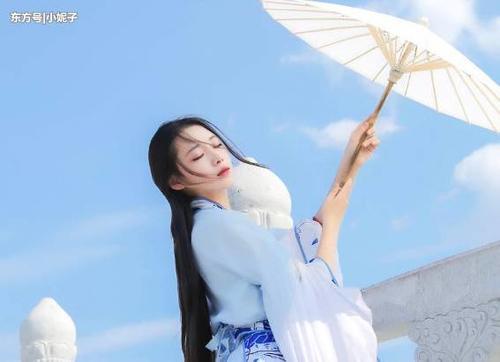 10月桃花满山红，月老送来天生一对好姻缘，三星座必将幸福到老