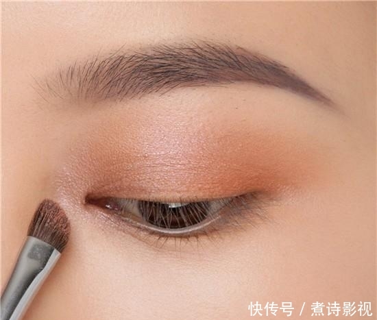 [光环]自信眼妆来一个，美丽光环很耀眼呢！