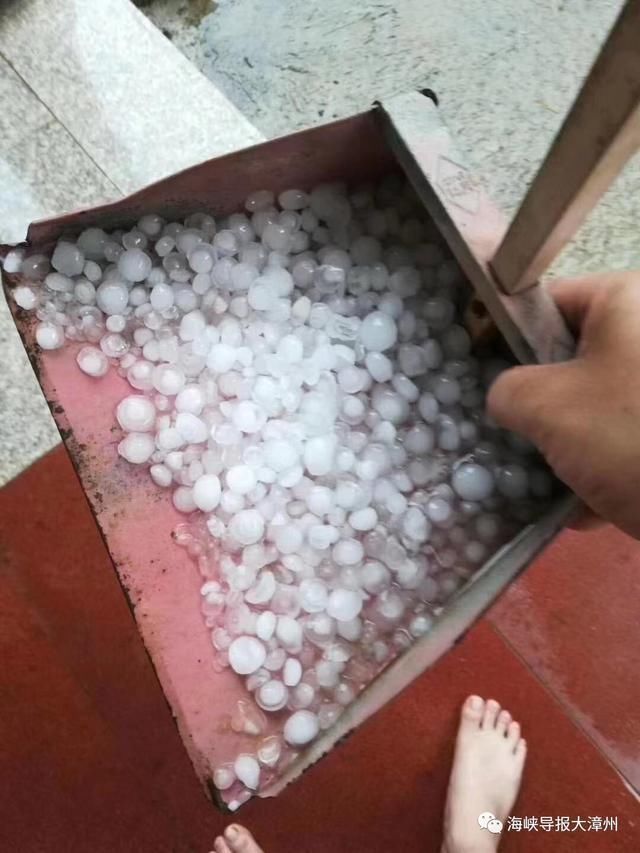  雷电@就在刚刚，同安下冰雹了！厦门连发雷电+冰雹两个橙色预警