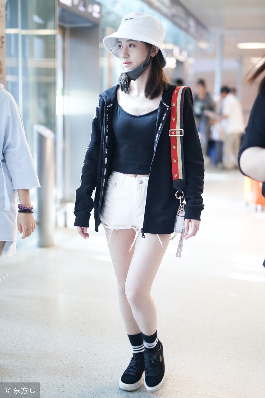 没沈梦辰的长腿真别光腿穿短靴，像鞠婧祎一样穿成买家秀就尴尬了