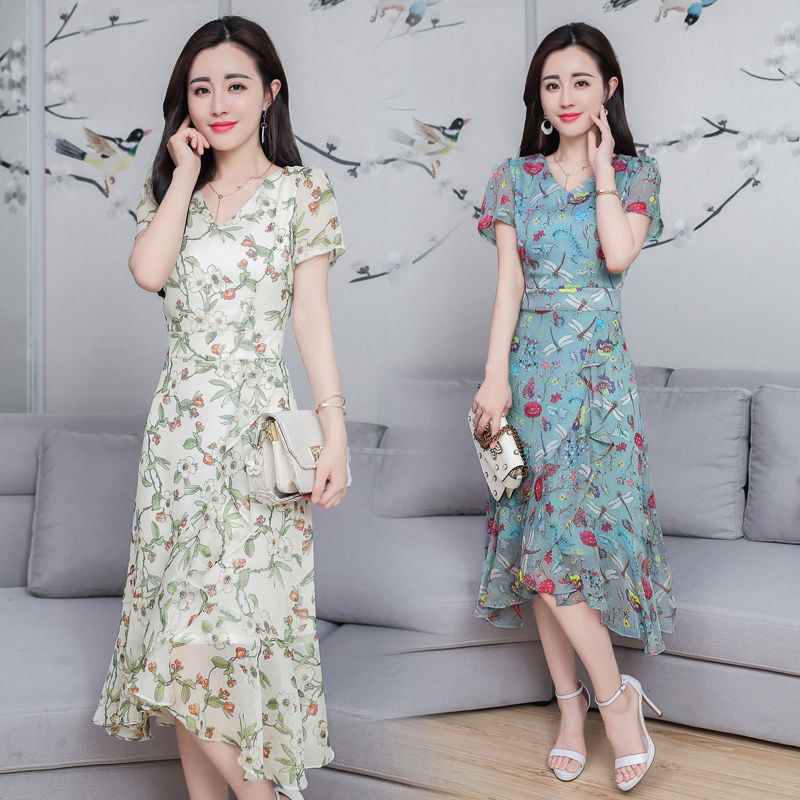 小姨都45了还这么会穿，出门必备连衣裙，美嫩如少女，人人都夸