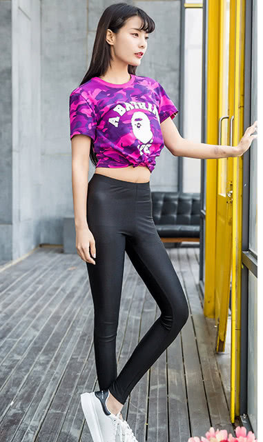 配色很好的紧身皮裤,小姐姐穿出了女神味道!