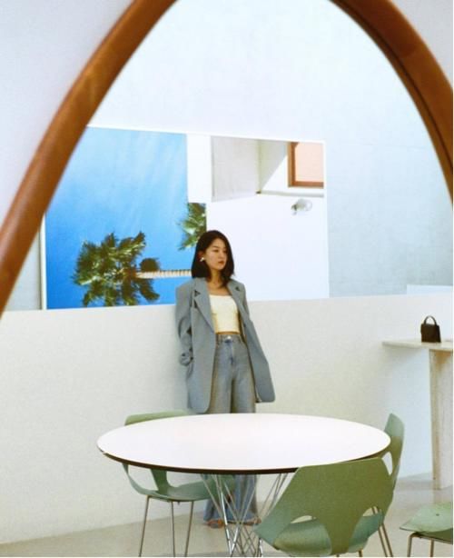  「时髦」姜涩琪衣品真是绝，清新风格也穿出帅气感，学她的穿搭时髦又大气