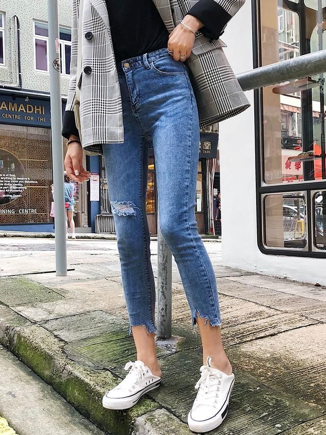 修身显瘦的牛仔裤，是日常搭配的好帮手哦！