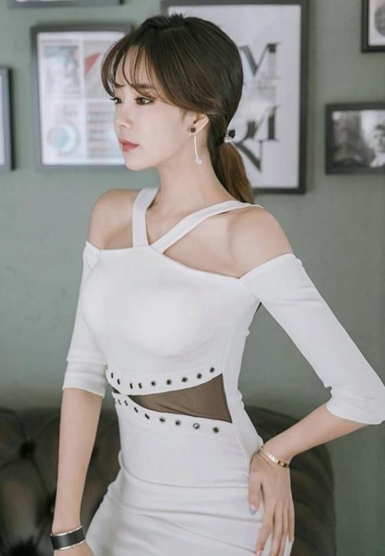 包臀裙特别修身的时尚造型，展现出了亮点