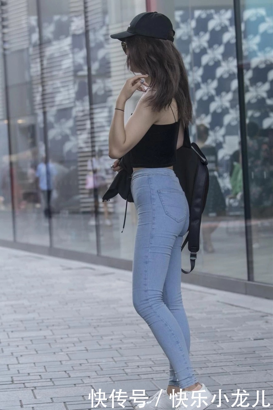  小姐姐|街拍：小姐姐你完全不必用力凹造型，你站在那就很美了