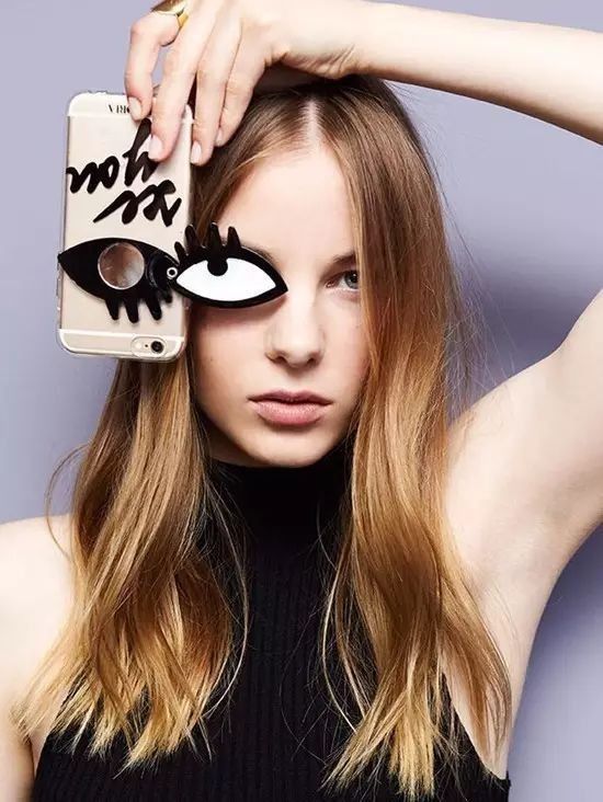 她在衰落之时被温州大佬收购，如今竟然位居女装品牌前列?牛逼!