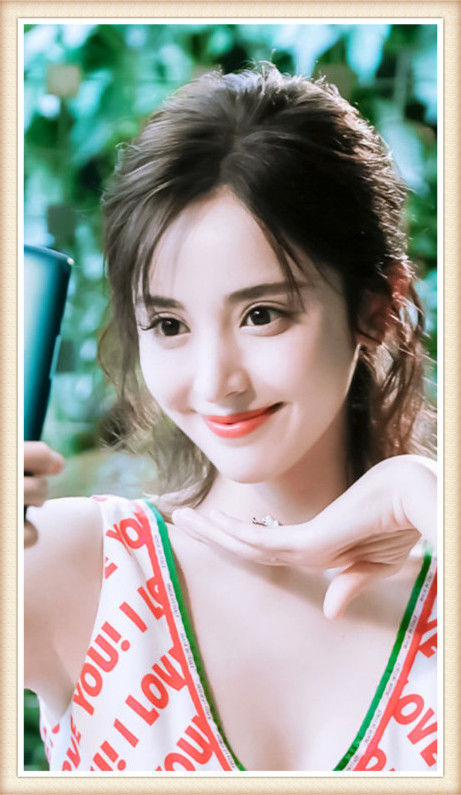 当古力娜扎和郑爽同穿裙子时，气质差距一目了然，张翰会更中意谁