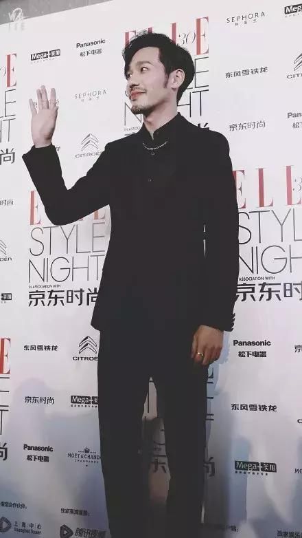 有人惊艳、有人油光满面，这两场时尚活动，精修未修对比明显！