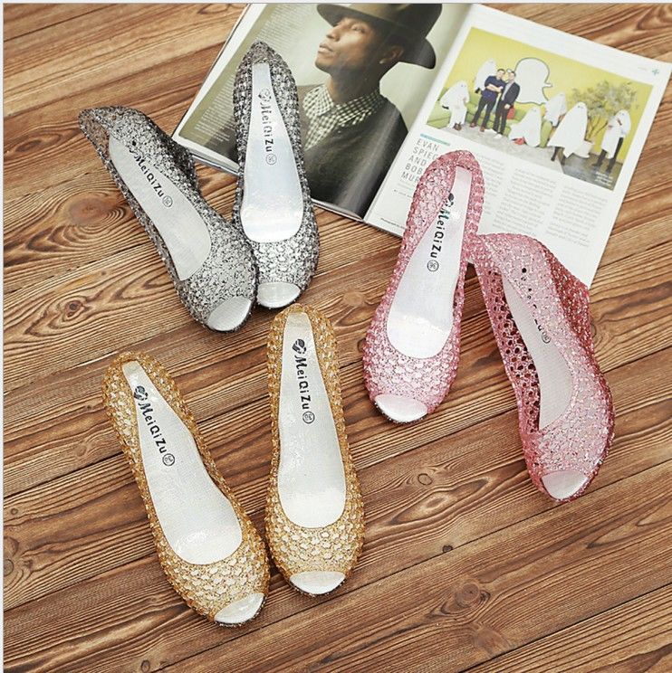 有一种女鞋叫“气质鞋，让你的纤纤玉足凉爽又性感~