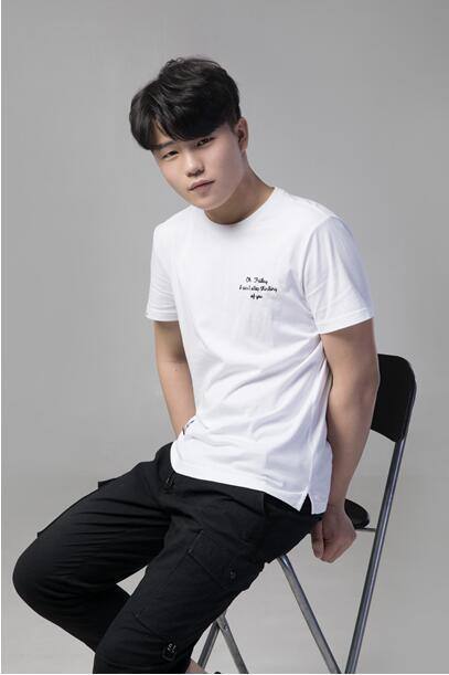 史上最冤背锅主播骚白首次露脸直播，辟谣代打乌龙