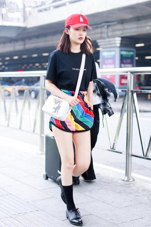 李沁到底有多瘦?这么窄的彩虹短裤都穿得进去,网友:真有90斤