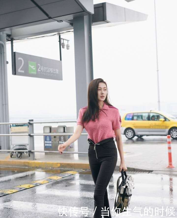 张天爱这么性感！高腰裤拉链只拉一半，简直逼疯强迫症！