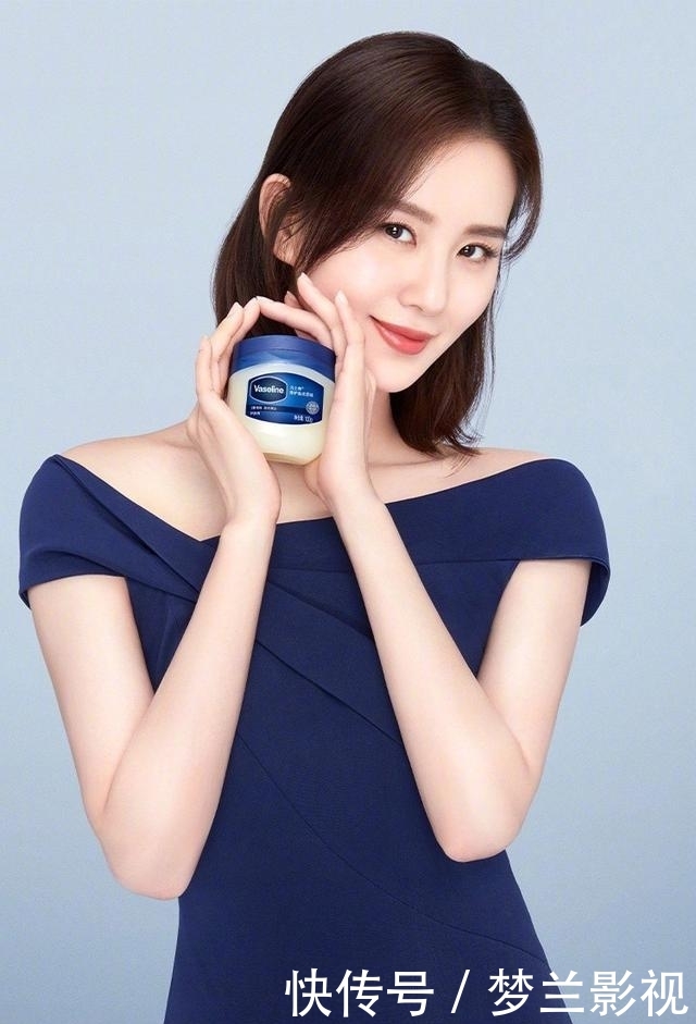 『 开叉』穿蓝色开叉长裙秀美腿，宁静淡雅，刘诗诗真的是“气质女神”