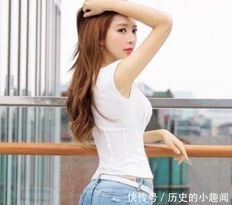 「美女」简单着装的牛仔裤美女,充满青春活力,魅力十足!