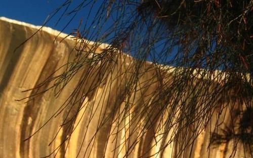 这片高15米、长110米的“海浪”,大约形成于27亿年前!