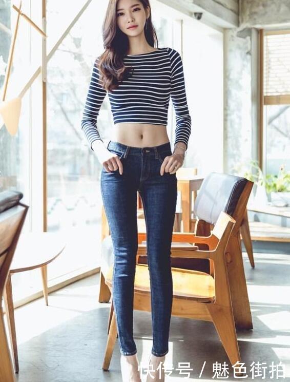 路人街拍，小姐姐这件上衣一定很清凉