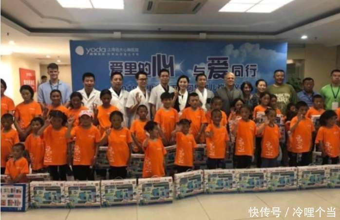 近1个月未发微博的范冰冰首次现身, 去医院探望生病儿童!