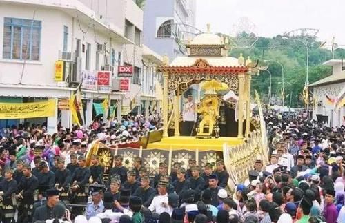  「教育」这个小国家却成为亚洲最富：国民不用交税，医疗教育全