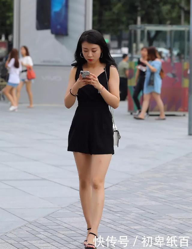  气质■漂亮的高跟鞋是添加气质的不二法宝，搭配短裙，穿出性感迷人韵味