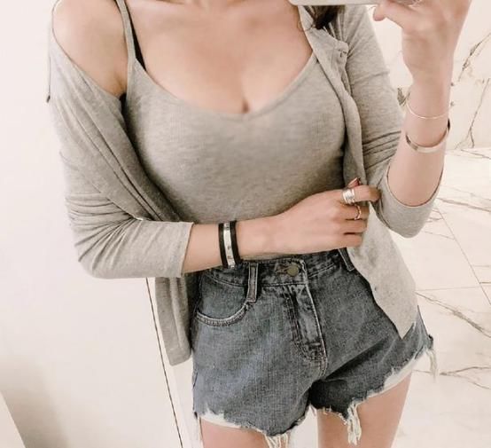 想让腿部显得更加修长，那么请这样穿！