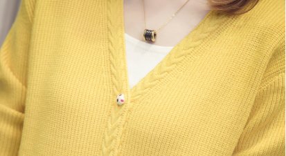 女人别老是穿卫衣配打底裤，开衫+休闲裤才是最时髦的穿法，美爆