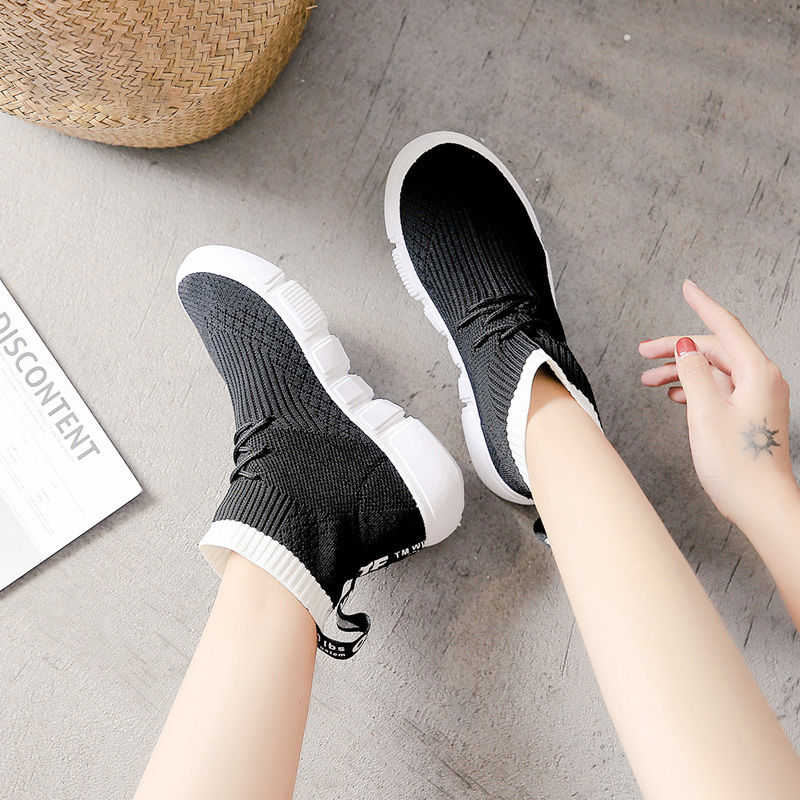 阿妹纸:今年流行的袜子鞋已经上市了，大气特吸睛，好穿到哭起来