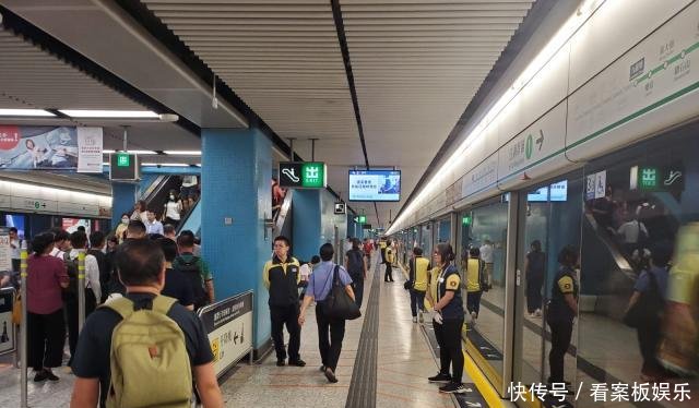香港闹事者又号召堵地铁应者寥寥，万人受阻