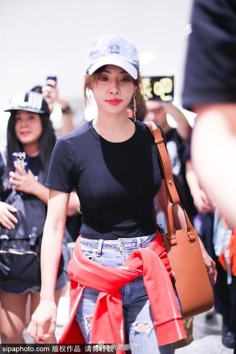 蔡依林现身机场，但走在她后面的人都惊呆了！