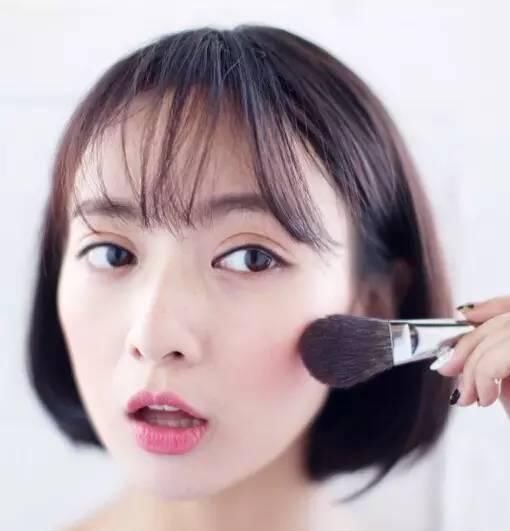  「爱心」腮红不会涂？那就毁了一张脸的妆。