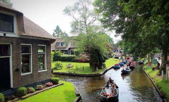 这座村庄700年来没有公路没有汽车，人们就像生活在童话里