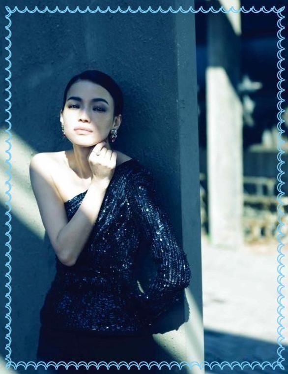 当42岁舒淇与39岁周韵同登杂志封面，才知道姜文眼光是有多好!