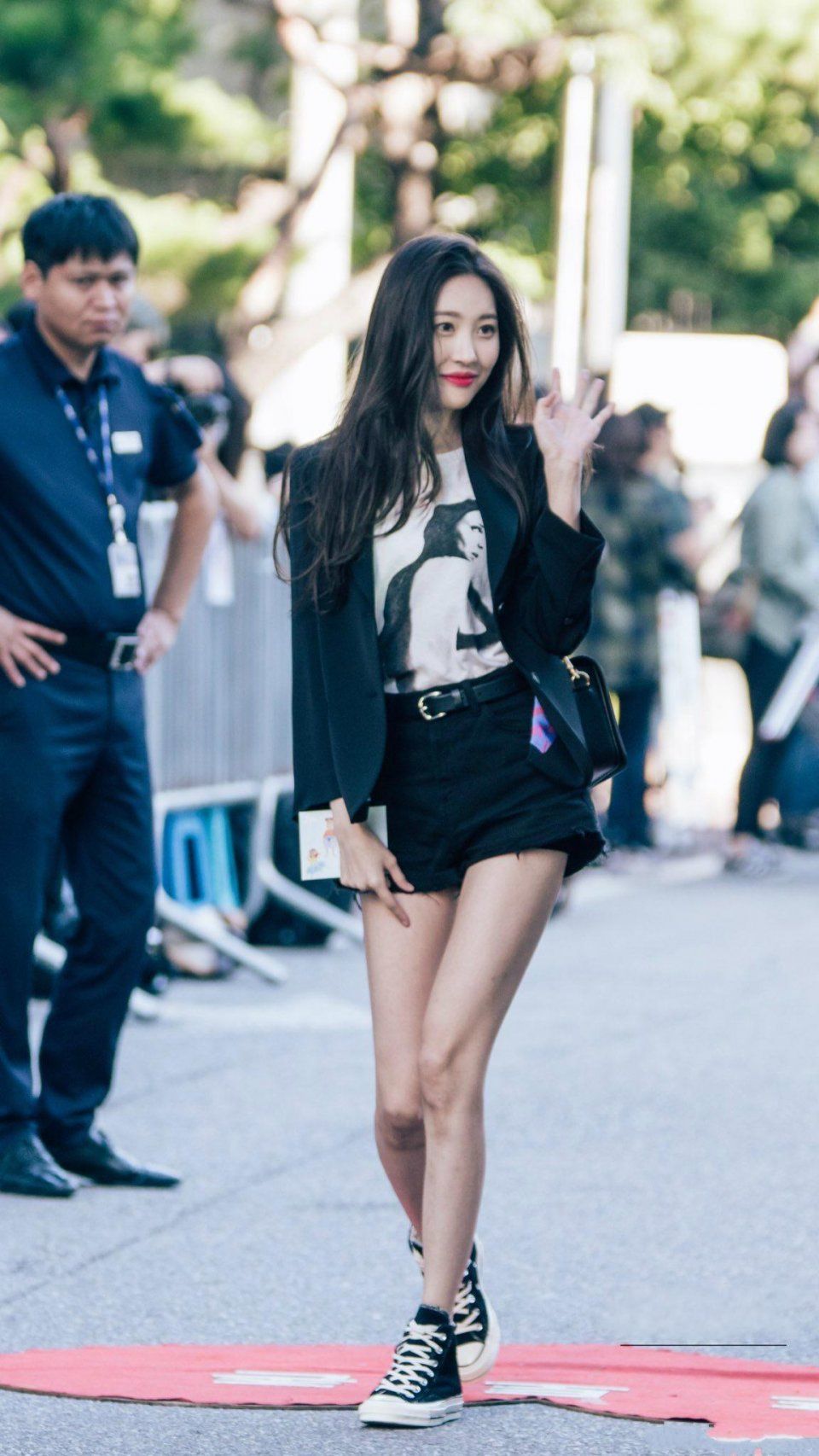 宣美太保守了，居然在短裤里穿安全裤，网友:看得人强迫症都犯了