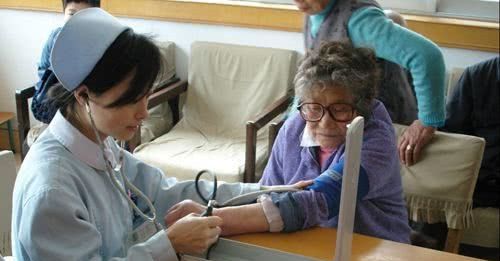 “社保卡”里的“医保”钱到底该怎么取？很多人都不知道