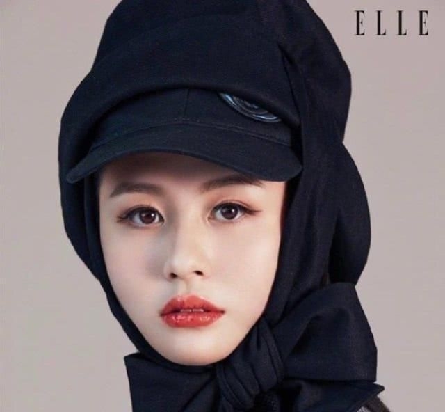 『杂志』邱淑贞大女儿沈月杂志封面大片曝光,颜值颇高,遗传妈妈的好基因