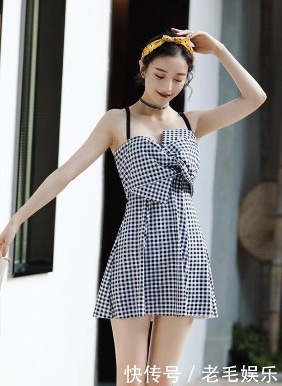清新蓝格子泳衣美女, 温婉贤淑的气质透露着女人韵味, 楚楚动人!