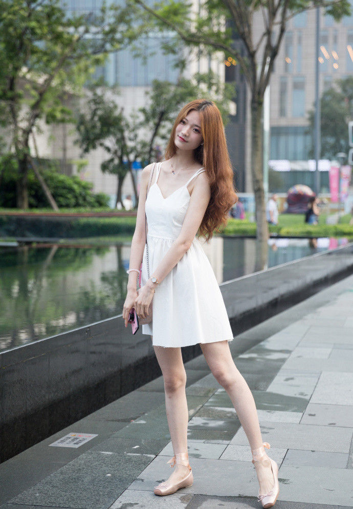 成都街拍:清新自然的搭配让魅力值直线上升，发现不一样的美!