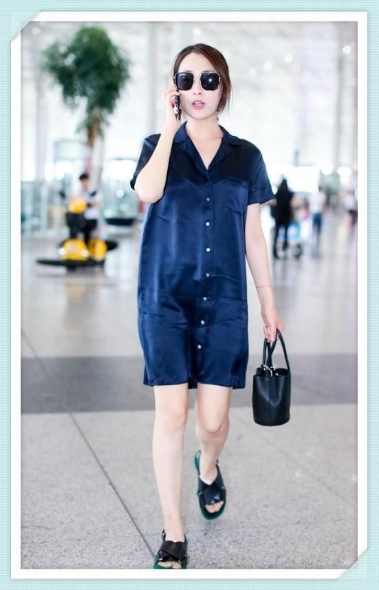 马苏真豪放，浑身上下就穿一件睡衣走机场，网友：37岁也疯狂！