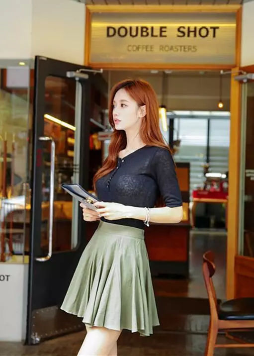 孙允珠俏皮黑纱上衣，若隐若现挑逗你的视觉神经!