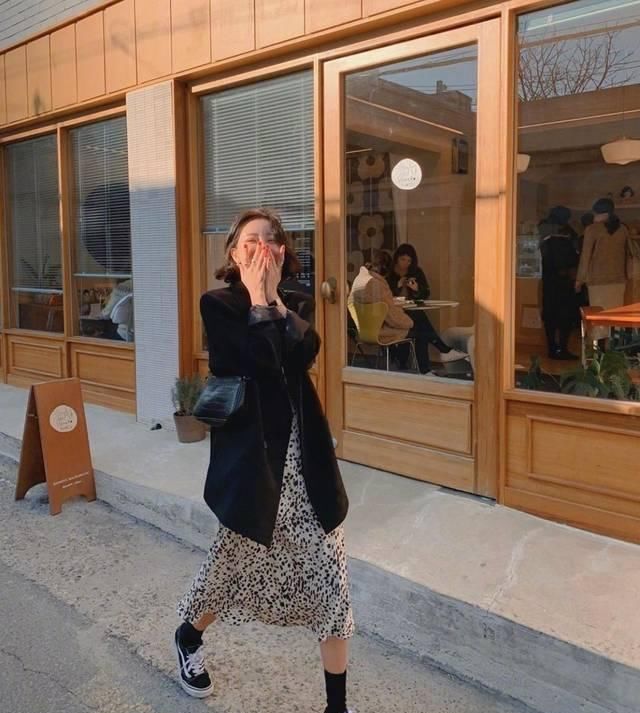  「针织开衫」早春穿衣搭配，教你幽会怎样穿成柔美女王，清爽又气场