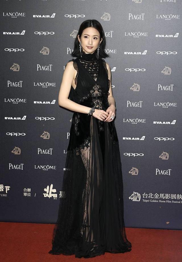 林依晨也豁出去了！直接穿蕾丝睡衣走红毯？网友：还不如不穿