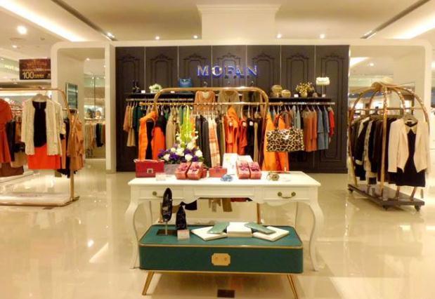 将服装设计作为解读生活的窗口，摩凡赢得了众多都市女性的青睐