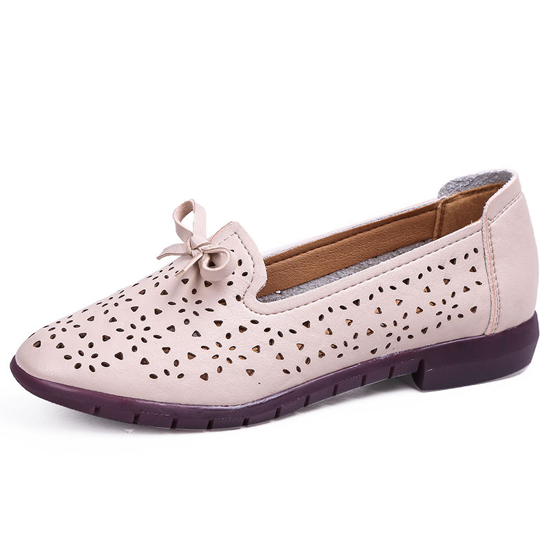 国庆旅游，50岁婆婆穿这休闲鞋，没高跟鞋累脚还显嫩，忒舒适