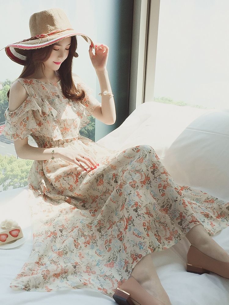 女人超短裤配T恤早OUT了，现最火“女神装”，薄而不透还凉爽