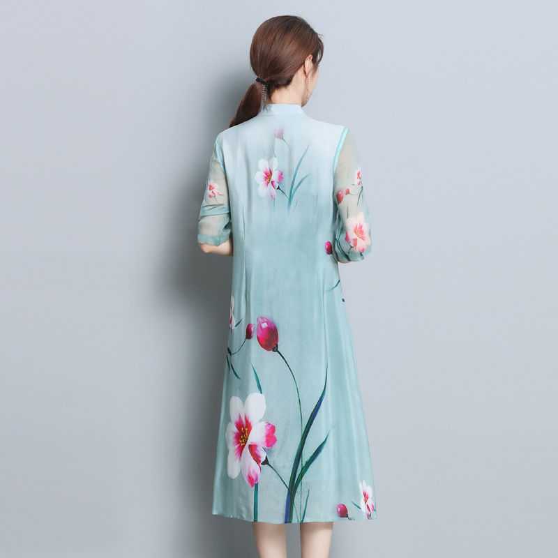 不得了!新型的“宝石蓝”连衣裙一出世就火得一塌糊涂，美极了~