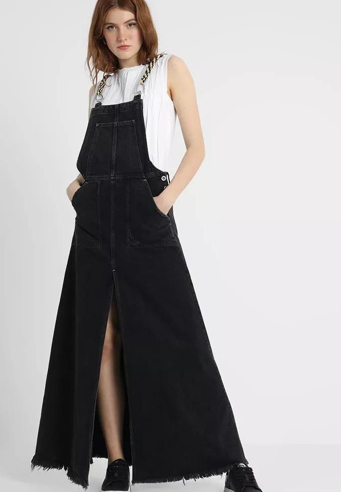 窦靖童周迅忘年交同框,同款搪瓷杯要不要来一只?