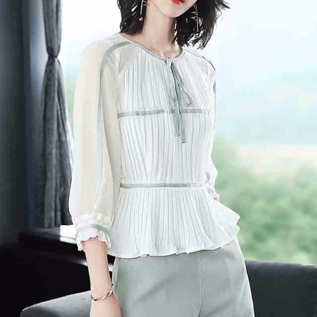 小姨太惊艳!这样穿去旅游,身材前凸后翘,简直让人“大饱眼福”