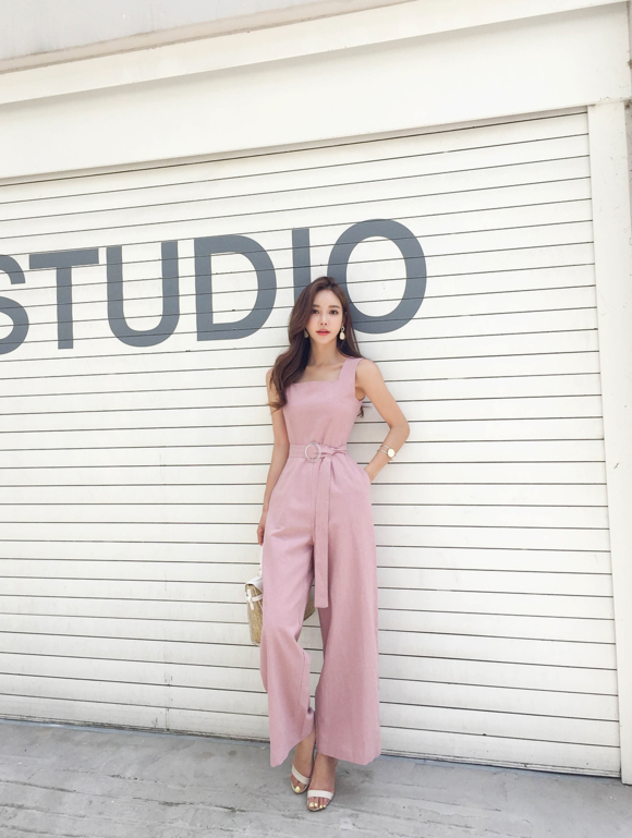 头条女神孙允珠，蜜桃汽水碎冰亮丝束腰阔腿裤