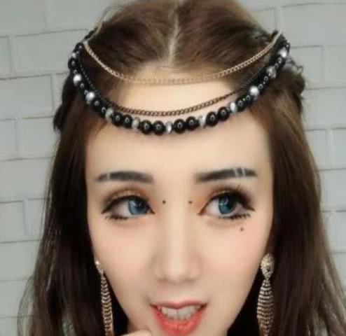 女王下班后卸妆，女神瞬间变成大婶，网友：想想就觉得恐怖