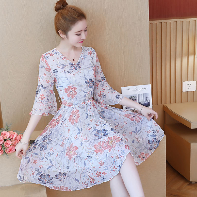 终于找到了，比旗袍还高雅，比短袖还时尚的连衣裙，美的让人嫉妒